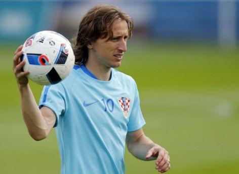 克勒舍谈法鹰转会策略：俱乐部理念清晰，清楚哪些球员能执行