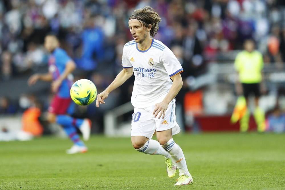 MLB》大谷翔平明星赛前33轰参加全垒打大赛 强劲内野安打跟一垒审抱撞在一起